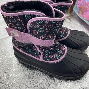 Children’s Place Snow Boots size 4